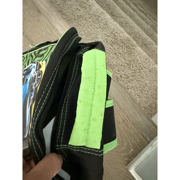NEW With Tags Boys Hotwheels Car Backpack Green and Black 16" X 12" + FREE CAR - Picture 10 of 10